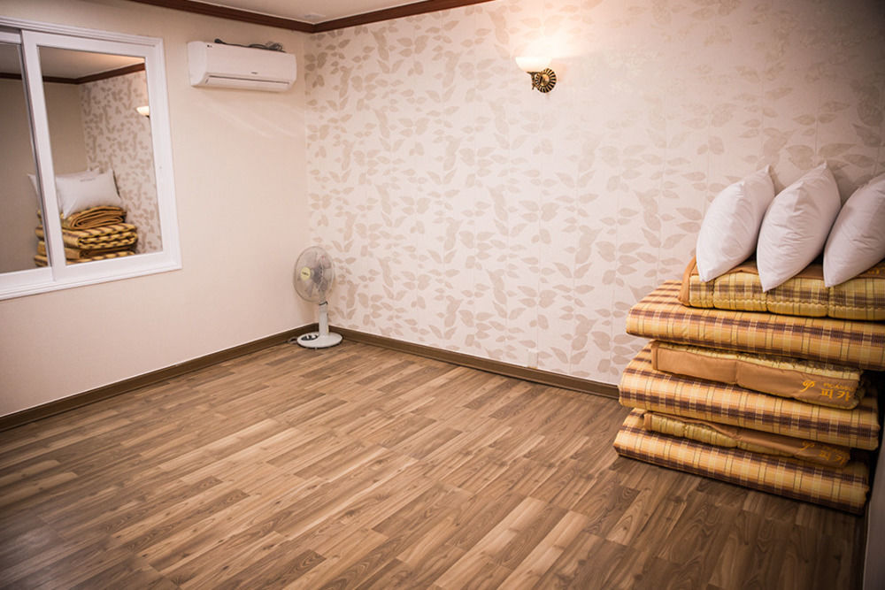 Picasso Motel Haeundae Busan Extérieur photo