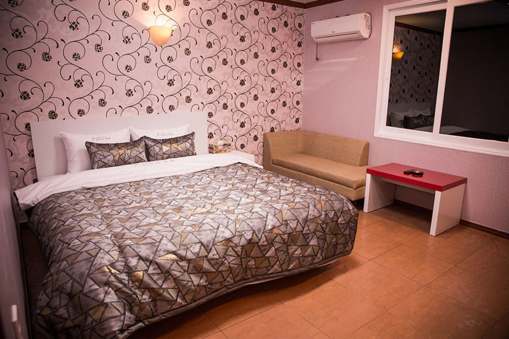 Picasso Motel Haeundae Busan Extérieur photo